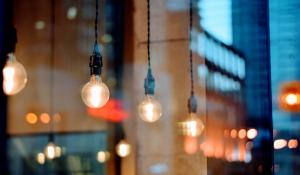 Image: light bulbs in a cafe. Topic: CFLs vs. LEDs: The Better Light Bulbs