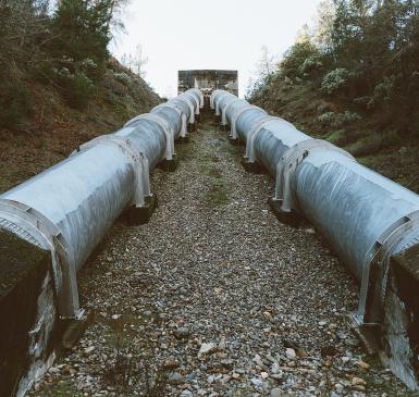 Image: parallel pipelines.